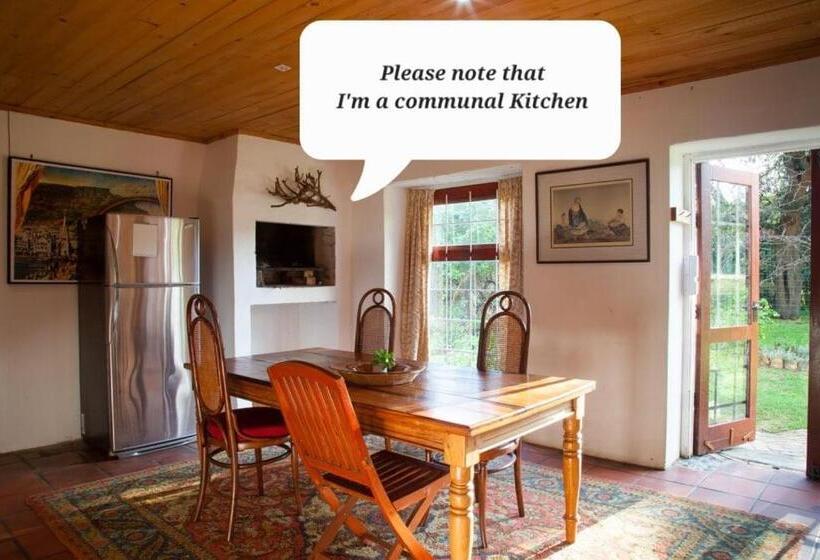 经济房, The Manor House