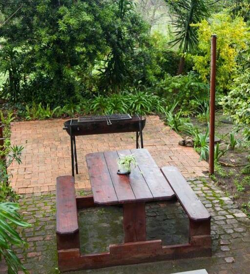 标准房带园景, The Manor House