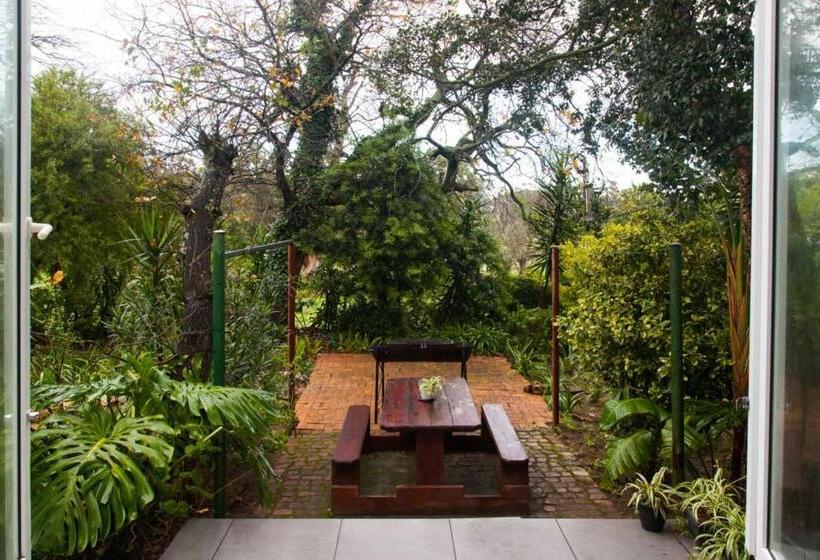 标准房带园景, The Manor House