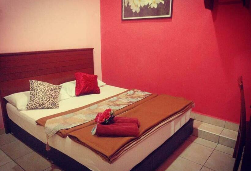 스탠다드 룸, Weng Kong