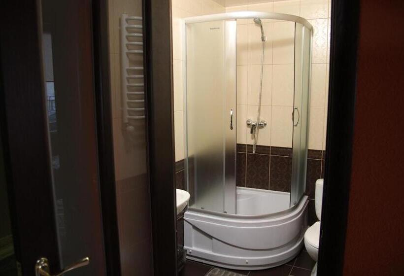 Номер Deluxe, Troyanda