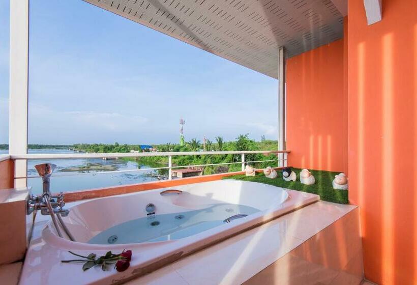 디럭스 스위트, Baan Talay See Cream Resort