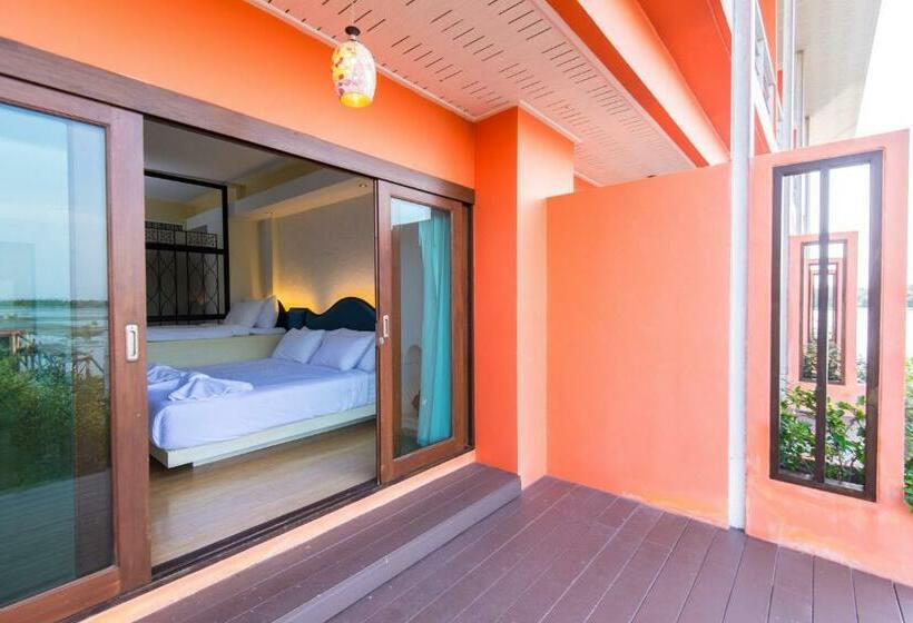 스탠다드 트리플 룸, Baan Talay See Cream Resort