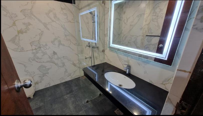 スタンダードルーム, Deep