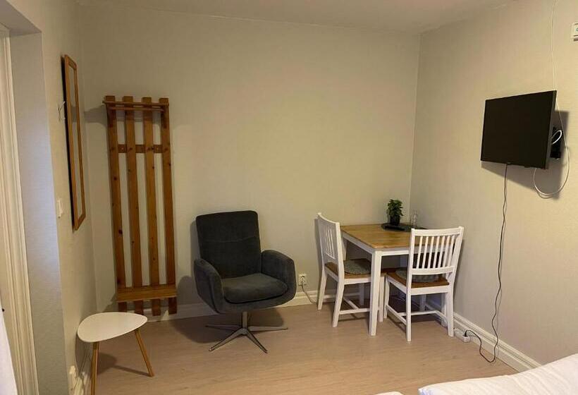 דירת חדר, L Luspen