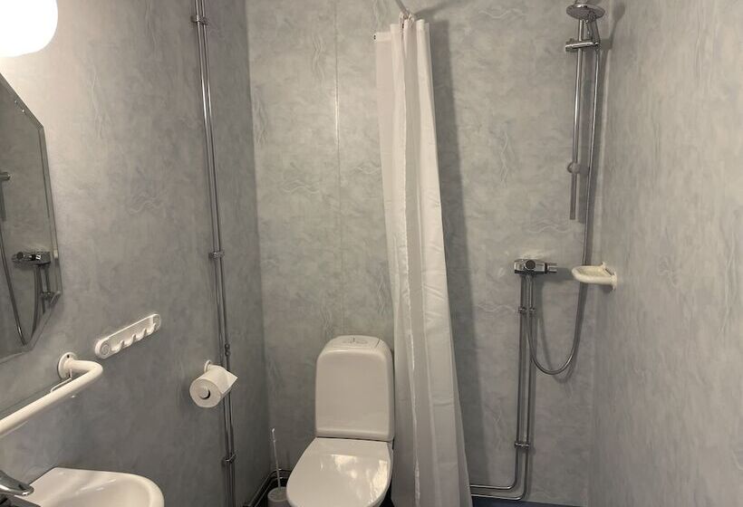 חדר משפחתי, L Luspen