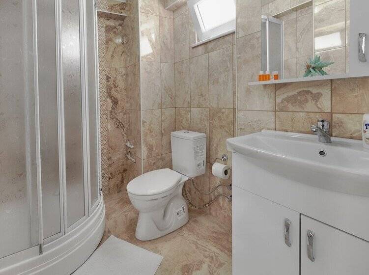 스탠다드 룸, Tuna