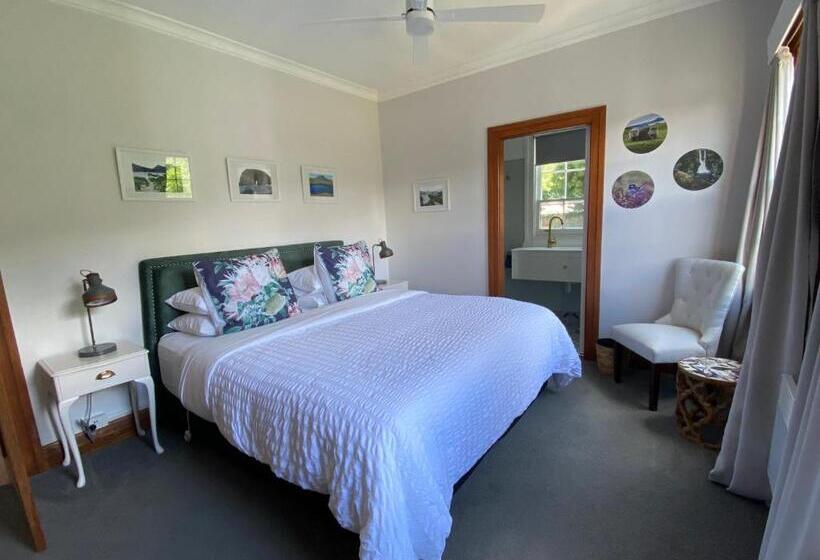 带大床的标准间, Explorers Lodge