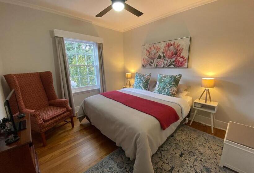 带1个卧室的带阳台的公寓, Explorers Lodge