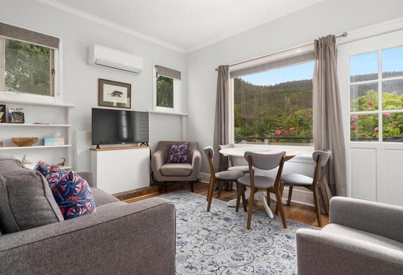 带1个卧室的带阳台的公寓, Explorers Lodge