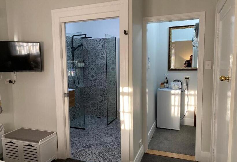 标准间, Explorers Lodge