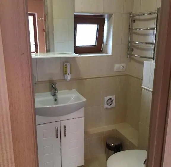 Deluxe Kolmen Hengen Huone, Minihotel Zolotoe Runo