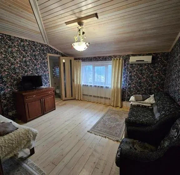 Deluxe Kolmen Hengen Huone, Minihotel Zolotoe Runo