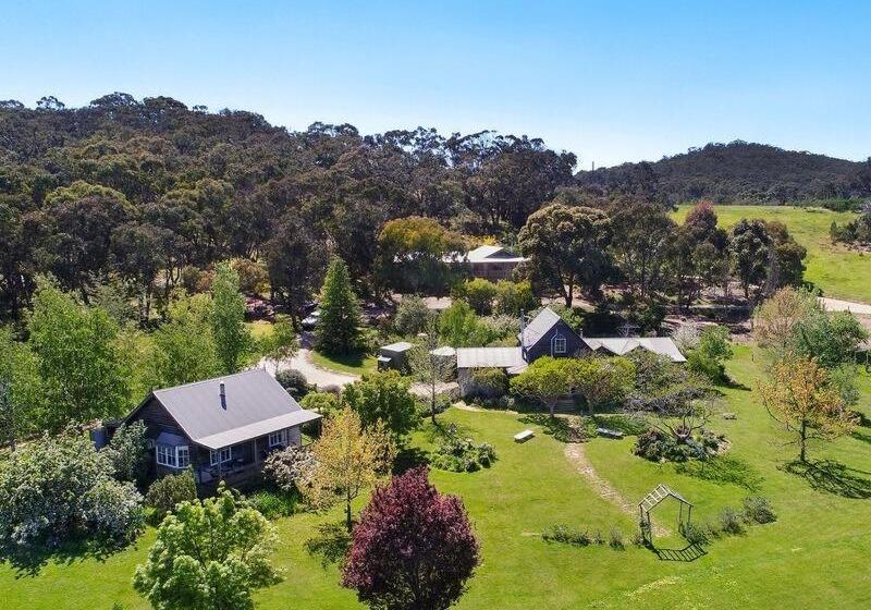 Студия Стандарт, Stephanie’s Country Cottages