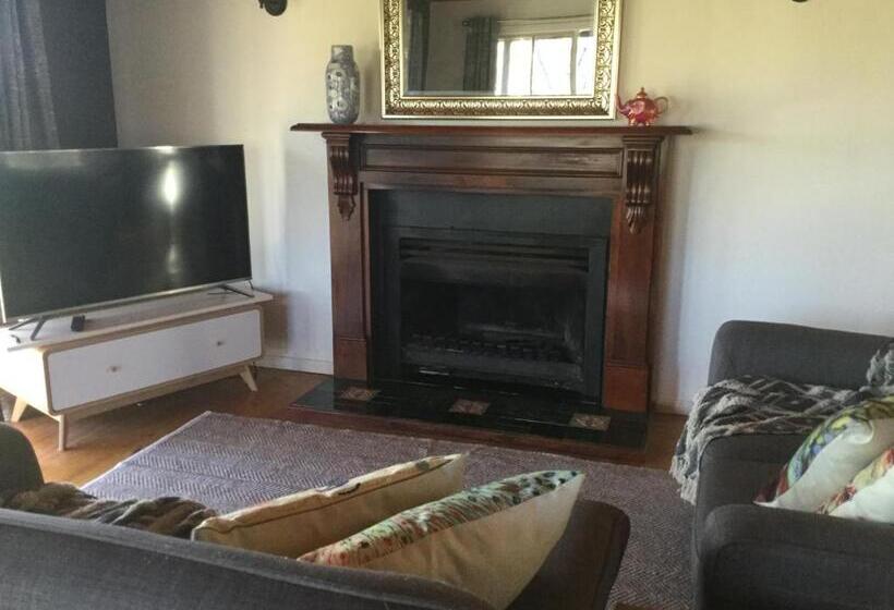 Дом 2 Спальни, Stephanie’s Country Cottages