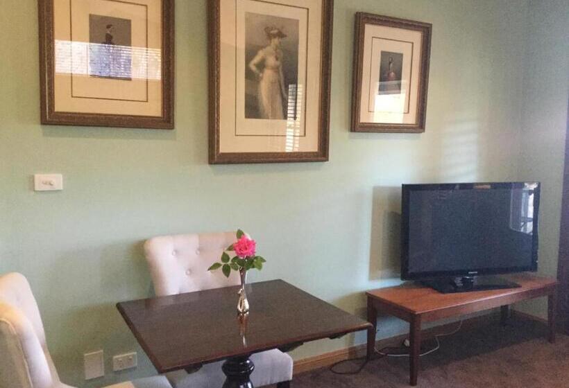 Студия Стандарт, Stephanie’s Country Cottages