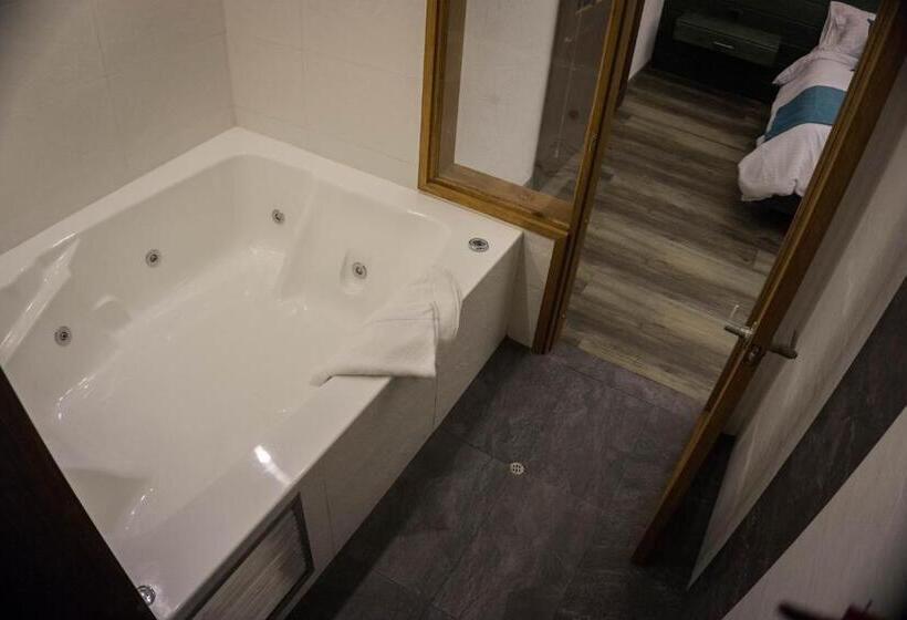 מיטת קינג בסוויטה, Campestre El Portón De Los Jeroglíficos