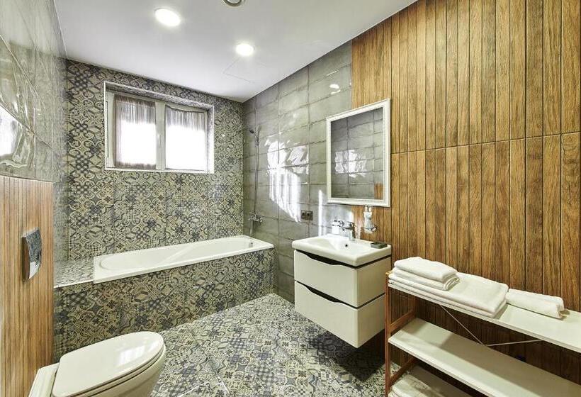 חדר סטנדרט, Goodlife Park