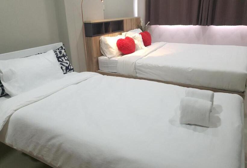 غرفة قياسية ثلاثية مع حمام خارجي, Iresidence