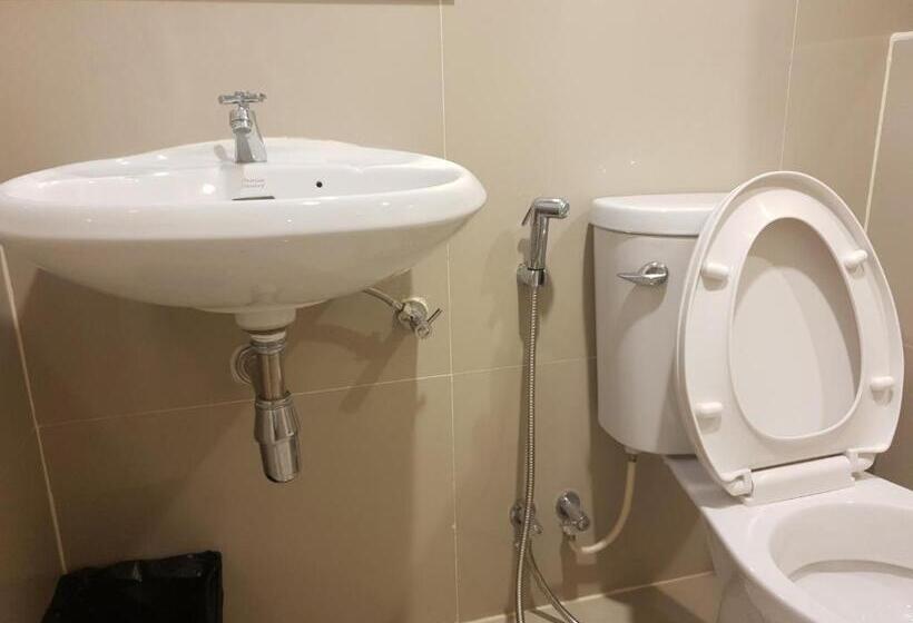 غرفة قياسية ثلاثية مع حمام خارجي, Iresidence