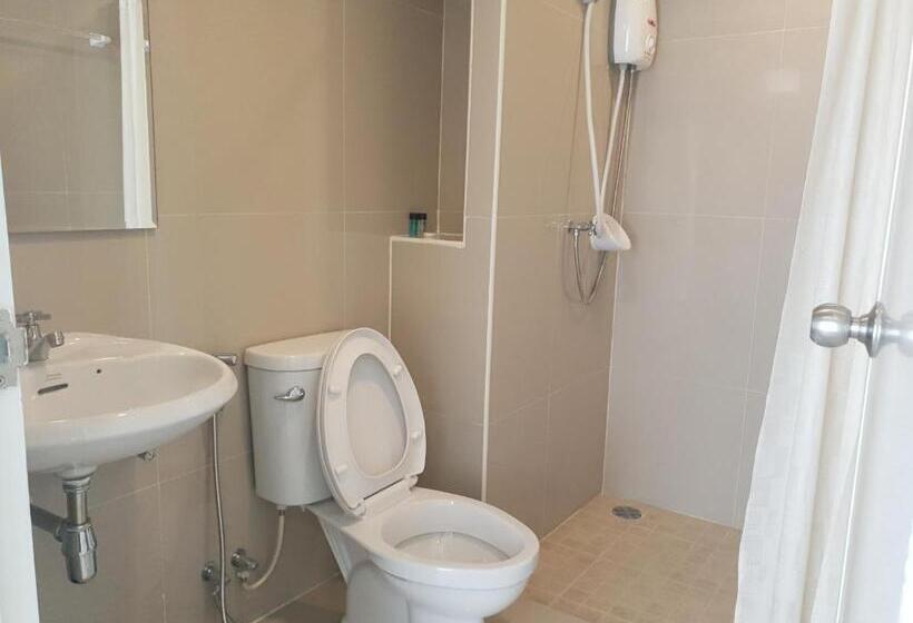 Стандартный внешний трехместный номер с ванной комнатой, Iresidence