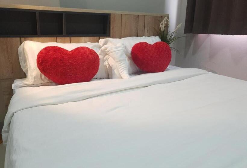 غرفة قياسية ثلاثية مع حمام خارجي, Iresidence