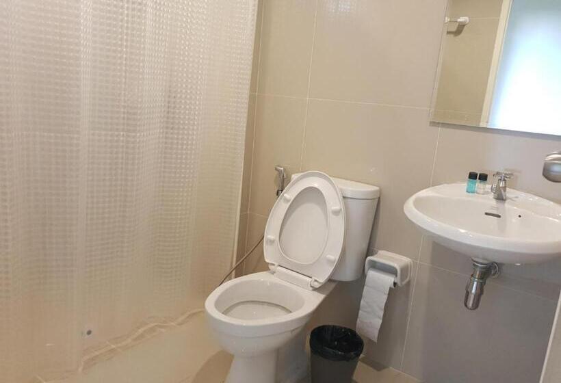 غرفة قياسية ثلاثية مع حمام خارجي, Iresidence