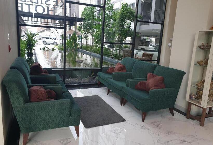 Стандартный внешний трехместный номер с ванной комнатой, Iresidence