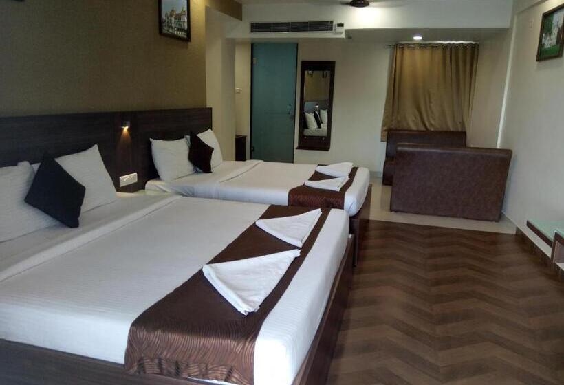 סטודיו משפחתי, Shringar Palace