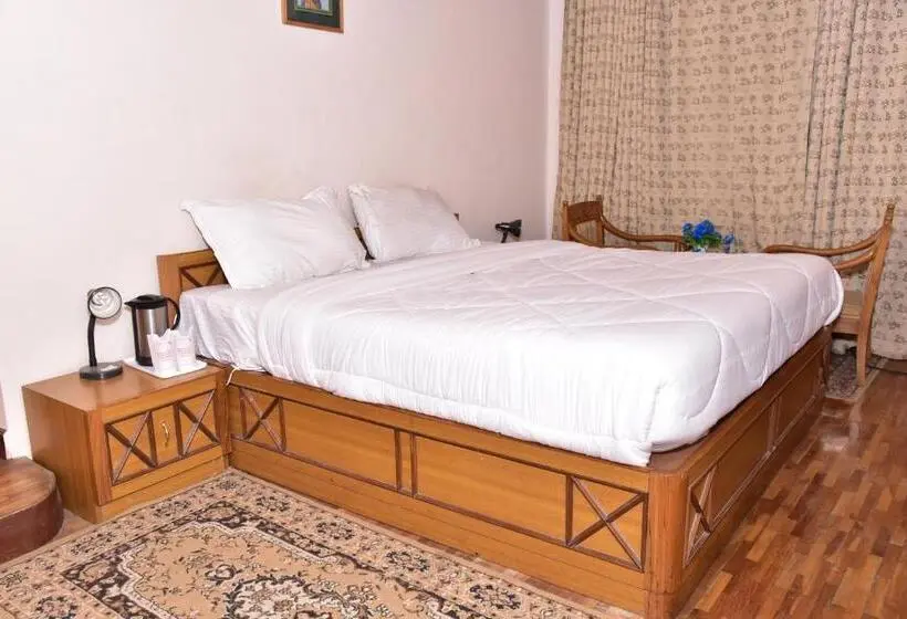 スーペリアールーム, Snow King Retreat  Himalayan View , Revolving Restaurant , Pinewood Cottages , Huts , Villas , Rooms