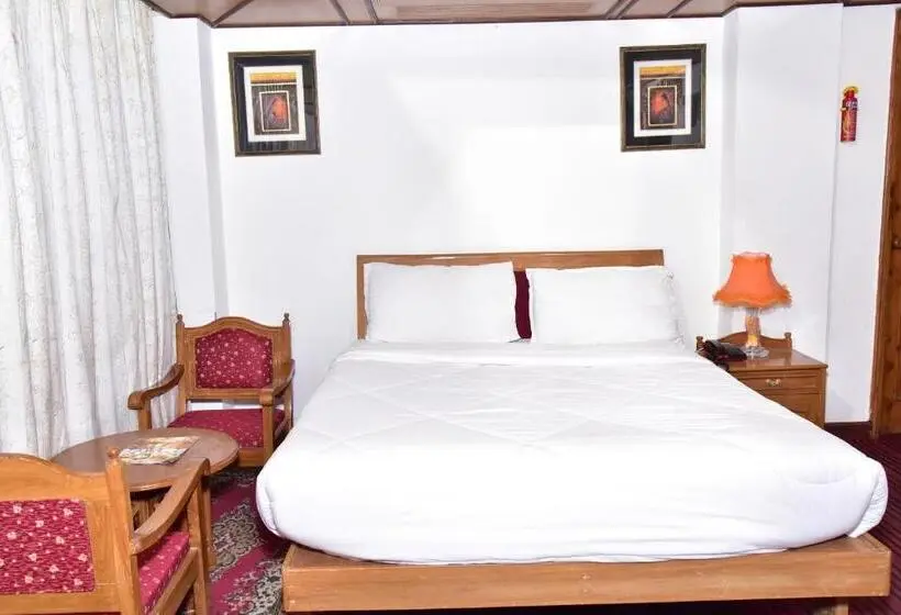 スーペリアールーム, Snow King Retreat  Himalayan View , Revolving Restaurant , Pinewood Cottages , Huts , Villas , Rooms