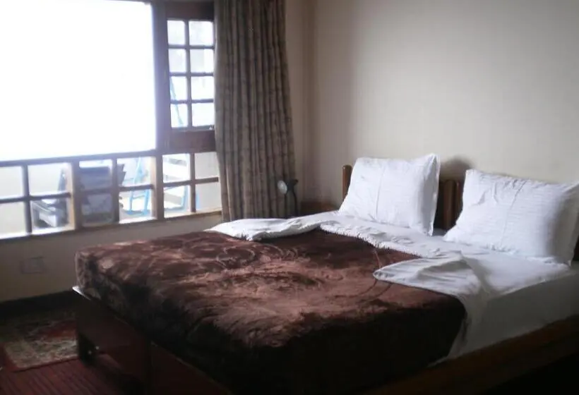 スーペリアールーム, Snow King Retreat  Himalayan View , Revolving Restaurant , Pinewood Cottages , Huts , Villas , Rooms