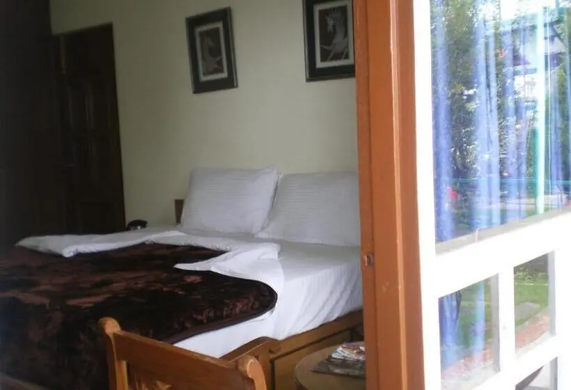 スーペリアールーム, Snow King Retreat  Himalayan View , Revolving Restaurant , Pinewood Cottages , Huts , Villas , Rooms