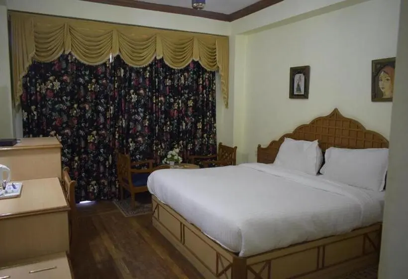 スーペリアールーム, Snow King Retreat  Himalayan View , Revolving Restaurant , Pinewood Cottages , Huts , Villas , Rooms