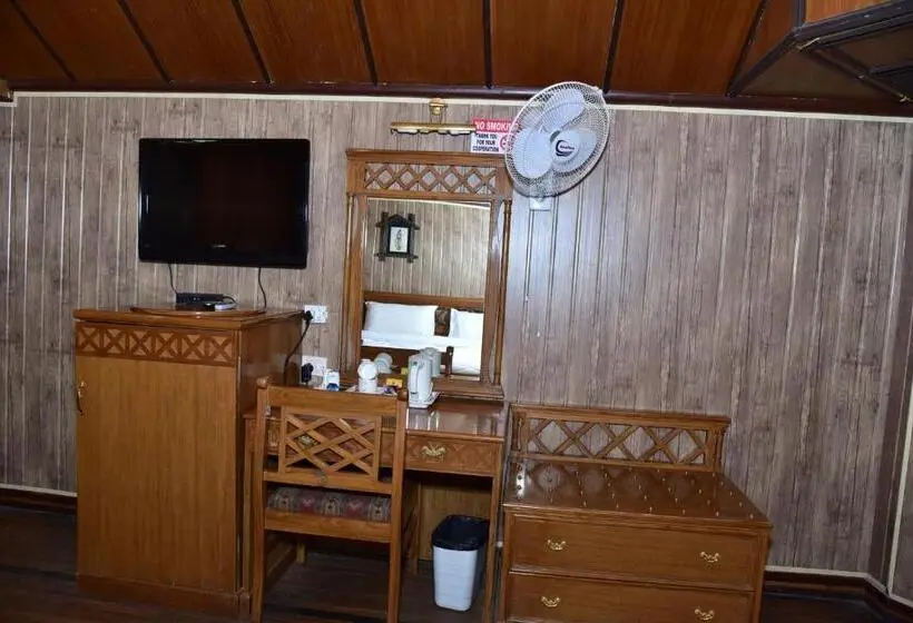 ビラホテル１ベッドルーム, Snow King Retreat  Himalayan View , Revolving Restaurant , Pinewood Cottages , Huts , Villas , Rooms