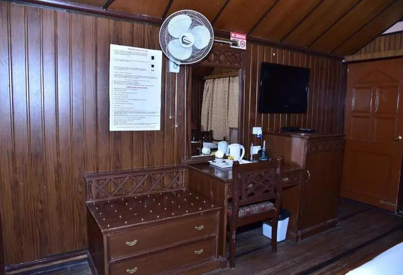 ビラホテル１ベッドルーム, Snow King Retreat  Himalayan View , Revolving Restaurant , Pinewood Cottages , Huts , Villas , Rooms