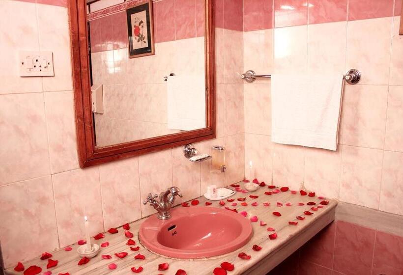 스위트, Snow King Retreat Himalayan View , Revolving Restaurant , Pinewood Cottages , Huts , Villas , Rooms