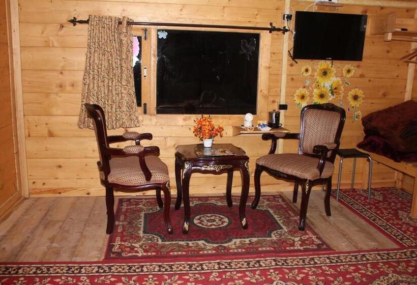 오두막, Snow King Retreat Himalayan View , Revolving Restaurant , Pinewood Cottages , Huts , Villas , Rooms