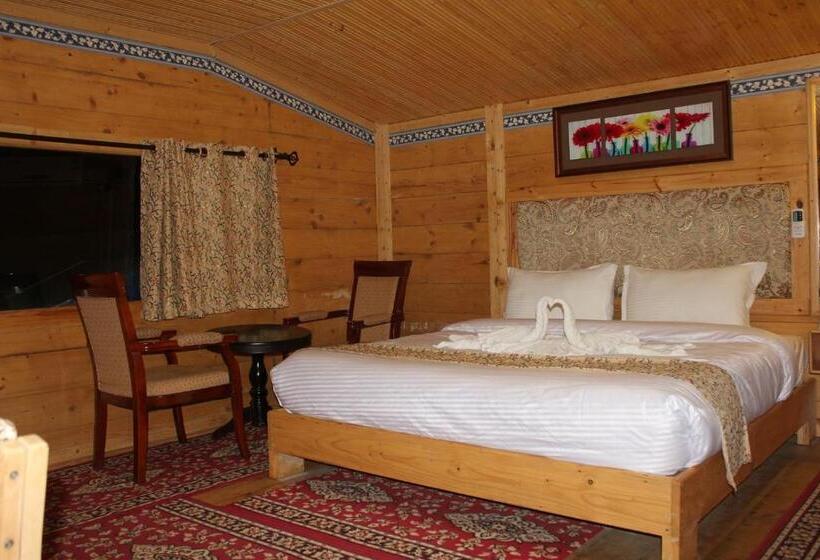 오두막, Snow King Retreat Himalayan View , Revolving Restaurant , Pinewood Cottages , Huts , Villas , Rooms