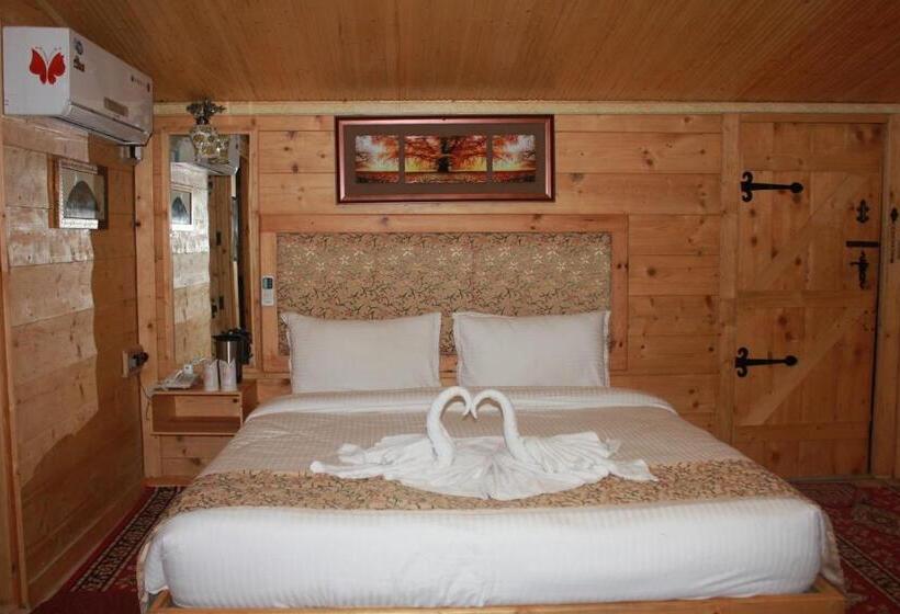 오두막, Snow King Retreat  Himalayan View , Revolving Restaurant , Pinewood Cottages , Huts , Villas , Rooms
