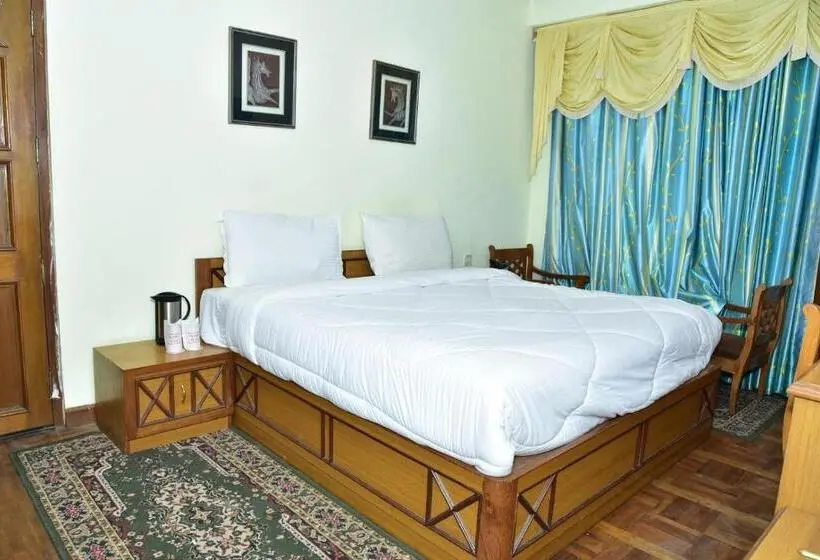 スーペリアールーム, Snow King Retreat  Himalayan View , Revolving Restaurant , Pinewood Cottages , Huts , Villas , Rooms