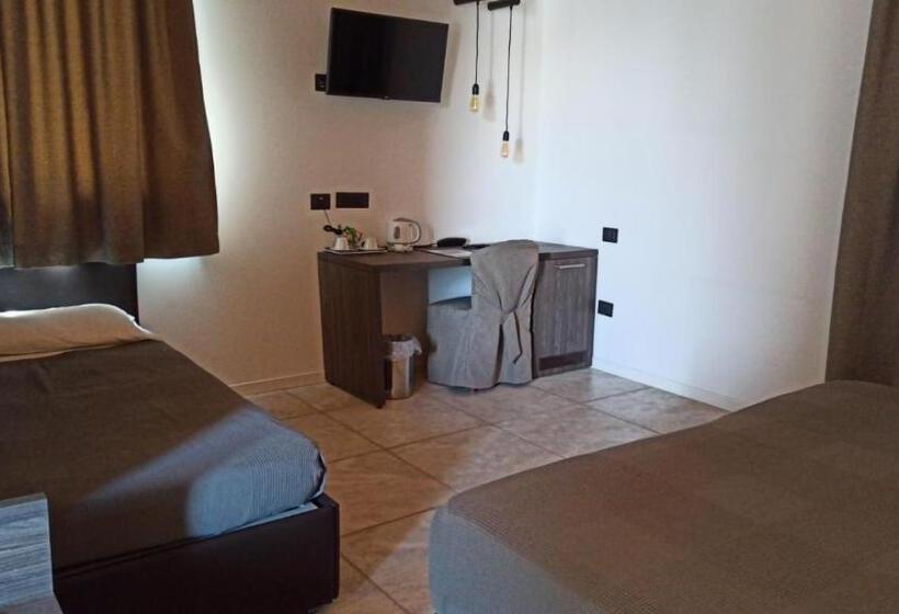 اتاق استاندارد سه نفره, Taverna Napoleone