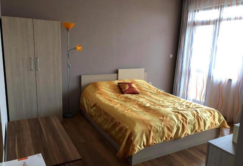 コンフォートトリプルルーム, Guest House Arima