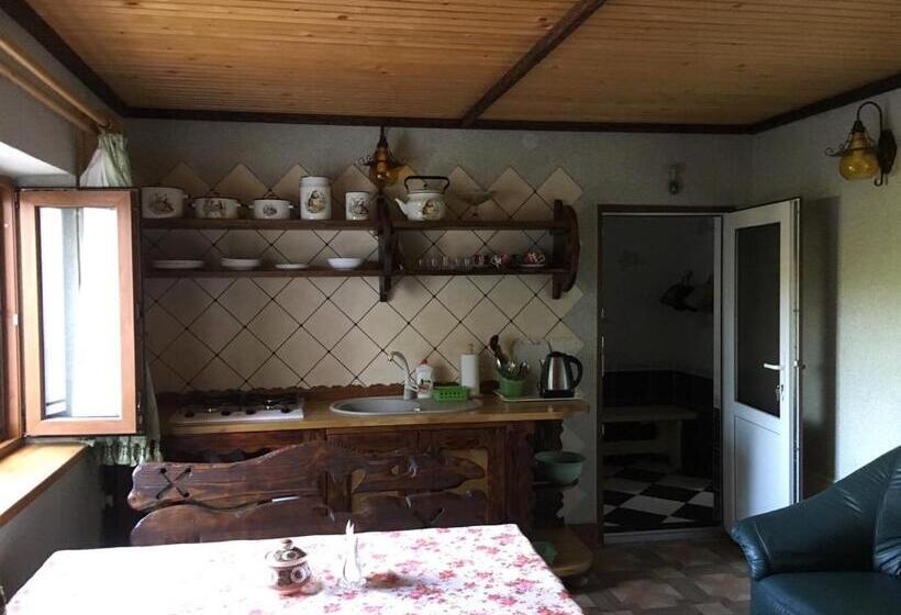 Дом 3 Спальни, коттедж Leleka Vyzhnynsia