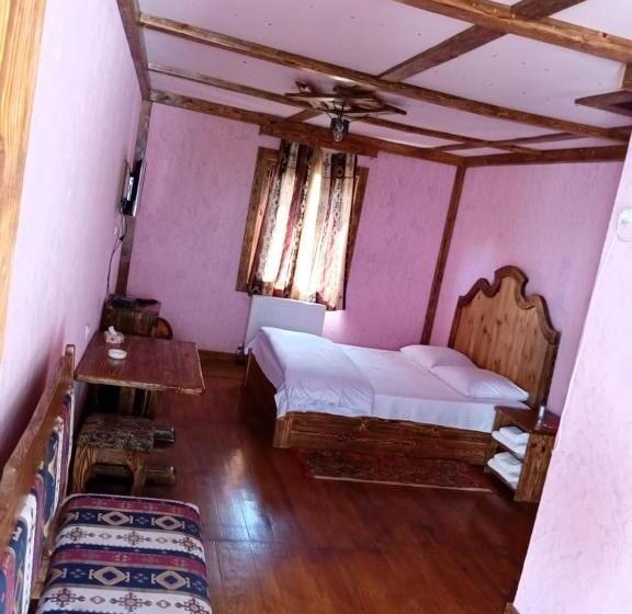 Номер Deluxe, Menua