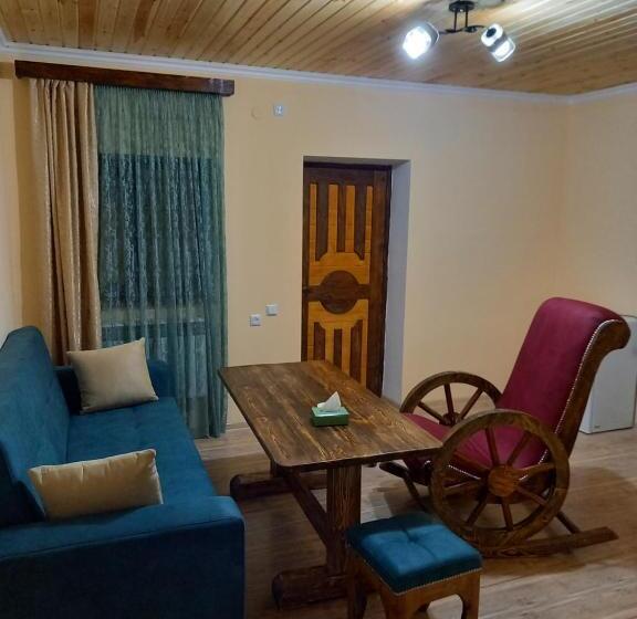 Семейный Номер Вид на Горы, Menua