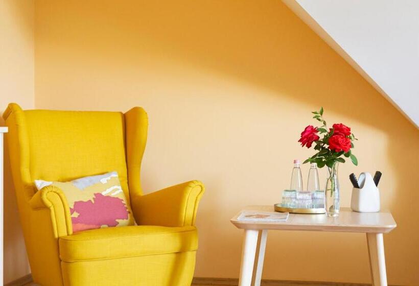 غرفة سوبيريور, Fiastyúk Udvarház