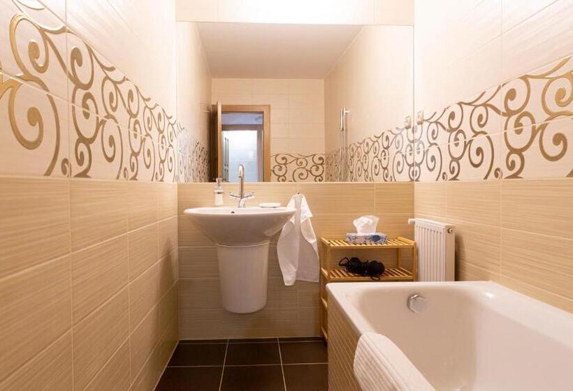 غرفة ديلوكس سرير كينج, Fiastyúk Udvarház