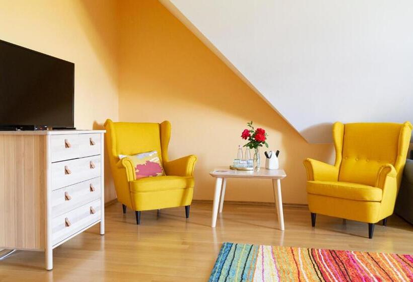 غرفة سوبيريور, Fiastyúk Udvarház