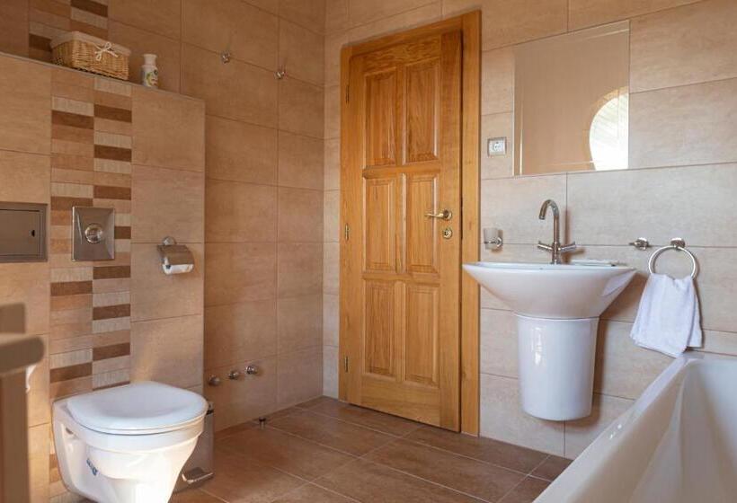 غرفة قياسية, Fiastyúk Udvarház